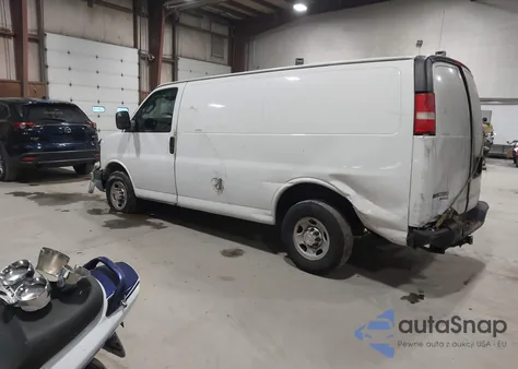 2016 Chevrolet Express 2500 Work Van z USA, uszkodzony, nr VIN 1GCWGAFF1G1174364